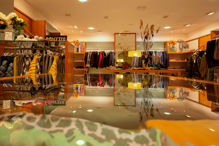 Interior de la botiga Xarol a Reus